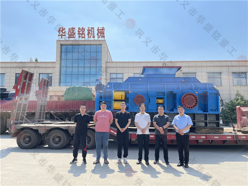 2PGY2000x1200大型全自動液壓對輥制砂機(jī)發(fā)往鉬都--洛陽欒川